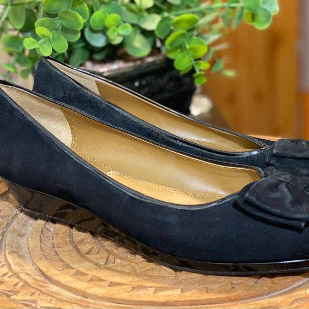 Tahari Black Mid Wedge Timeless Minimalist Design